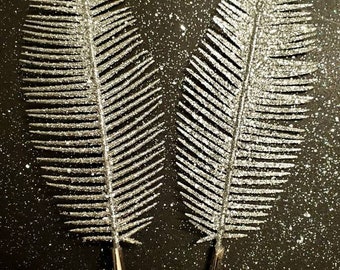 Feathers... x 4 silver glitter