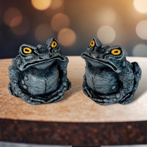 Hand Painted Hand Sculpted Grey Toad Sculpture