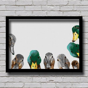 Peek53 kruissteekpatroon Peek A Mallards afdrukbaar gluren boerderijdier digitaal patroon Modern decor verborgen schattig Sneaky Duck-patroon