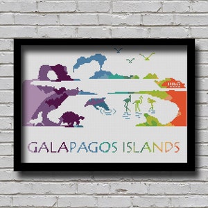 Puede incluir: Un patrón de punto de cruz colorido que representa las Islas Galápagos. El diseño presenta una variedad de animales, incluyendo tortugas gigantes, iguanas marinas y piqueros de patas azules. El texto "GALAPAGOS ISLANDS" se muestra en la parte inferior del diseño.