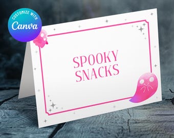 Puede incluir: Tarjeta de tienda de comida imprimible para Halloween con borde rosa y estrellas plateadas. La tarjeta dice "Spooky Snacks" y tiene una ilustración de fantasma rosa a cada lado.