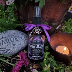 Witch&#39;s Hearth Room Mist: Spray rituale per la benedizione della casa (113 g)