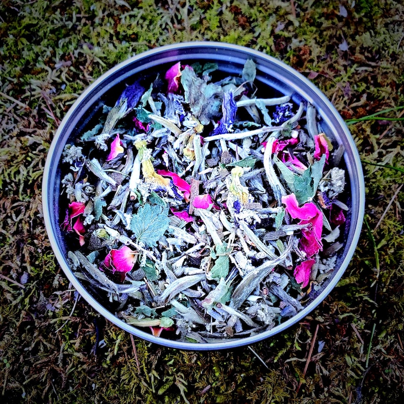 Witch's Insight Tea: Divination Ritual Blend with Mugwort & Butterfly Pea image 2