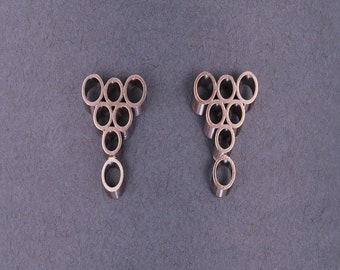 oblique droplet earrings