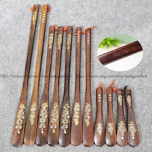 Engraved Name Wooden Shoehorn Shoe Horn Long Handle Personalized Natural Wood Custom Shoehorn for Unisex Father&#39;s Day A Great Gift Flower A4