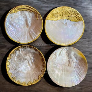 Plato de nácar de 4 estilos con ribete de cobre de esturión beluga, ideal para exhibir caviar, jabón o como decoración de dulces.