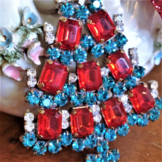 Red Vintage Christmas Tree Pin, Vintage Rhinestone
