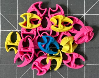 Bobbin Clamps - Keep your bobbins from unwinding or becoming tangled - 18 pieces