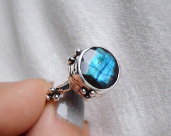 Labradorite stone ring, Unique rings, Special gift for her, Moonstone jewelry, Gemstone ring, Silver labradorite, Nature inspired ring, HOPE