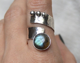 Hammer silver ring, Labradorite silver ring, Geometric stone ring,Hammered silver jewelry, Adjustable ring for woman, Wide band ring