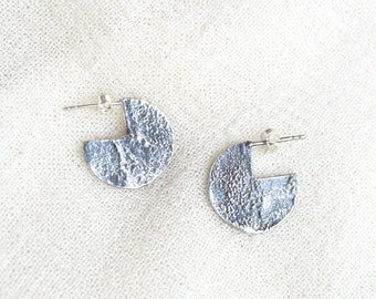 Minimal oxidized earrings, Geometric earrings, Textured jewelery, Circle hoop earrings, Modern earrings