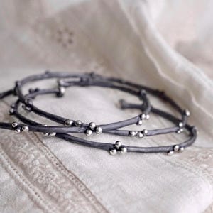 Minimalistische manchetarmband met zilveren stippen, stapelbare organische vorm vertakte armband, Hope-collectie