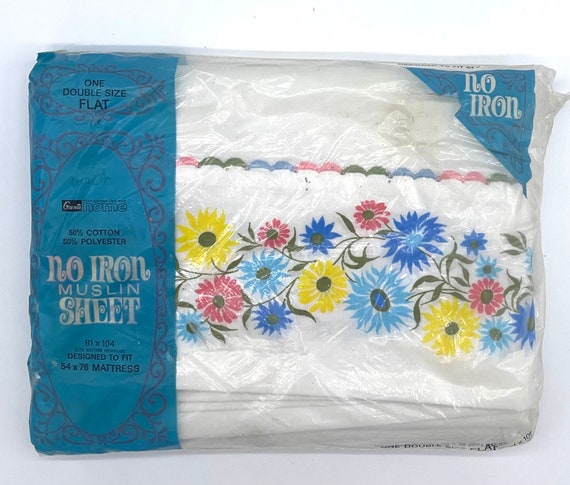 Vintage Floral Full Flat Sheet: New Old Stock 50/50 Cotton Blend
