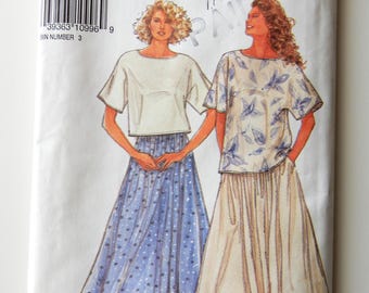 Simplicity sewing pattern 7141 - Misses' Top in two lengths and Pull-On Flared Skirt - Uncut