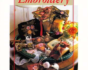 RIBBON EMBROIDERY, Flower Patterns & Projects, by Yukiko Ogura, ISBN 452902587X