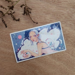HOLO Printemps spatial | Autocollant d’art vinyle, Fille elfe rêveuse, Illustration de science-fiction, Combinaison spatiale, Esthétique galaxie mignonne, Flower Power, Petits pains spatiaux