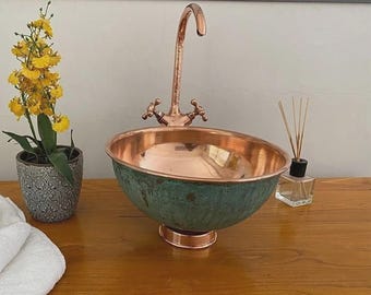 Lavabo da bagno, lavabo rotondo in rame con patina verde.