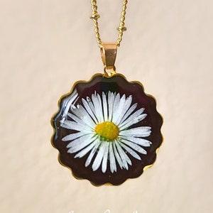 Resin Flower Jewelry, Daisy Necklace,Geometrical Necklace,Minimalist jewelry,Nature Gift,Nature inspired Necklace,Gift for Mom,Gift for Her