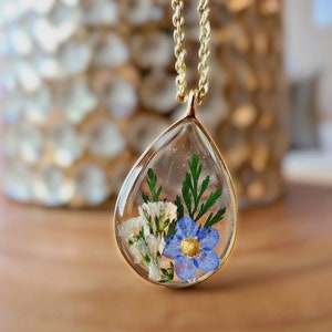 Collier Forget Me Not, vraie fleur pressée, petit pendentif, collier fait main de fleurs pressées bleues, plaqué or, cadeau pour elle, collier fait main