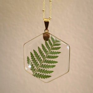Resin Flower Jewelry,Fern Necklace,Christmas Gift,Minimalist jewelry,Nature Gifts,Fern in resin,Nature inspired Necklace,Fern Jewelry