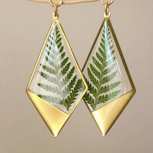 Botanical Green Leaf Plant Earrings, Plant Jewelry, Hanging Plant Earrings, Plant Lady Gift, Nature Jewelry, Gardener Gift, Boho Earrings