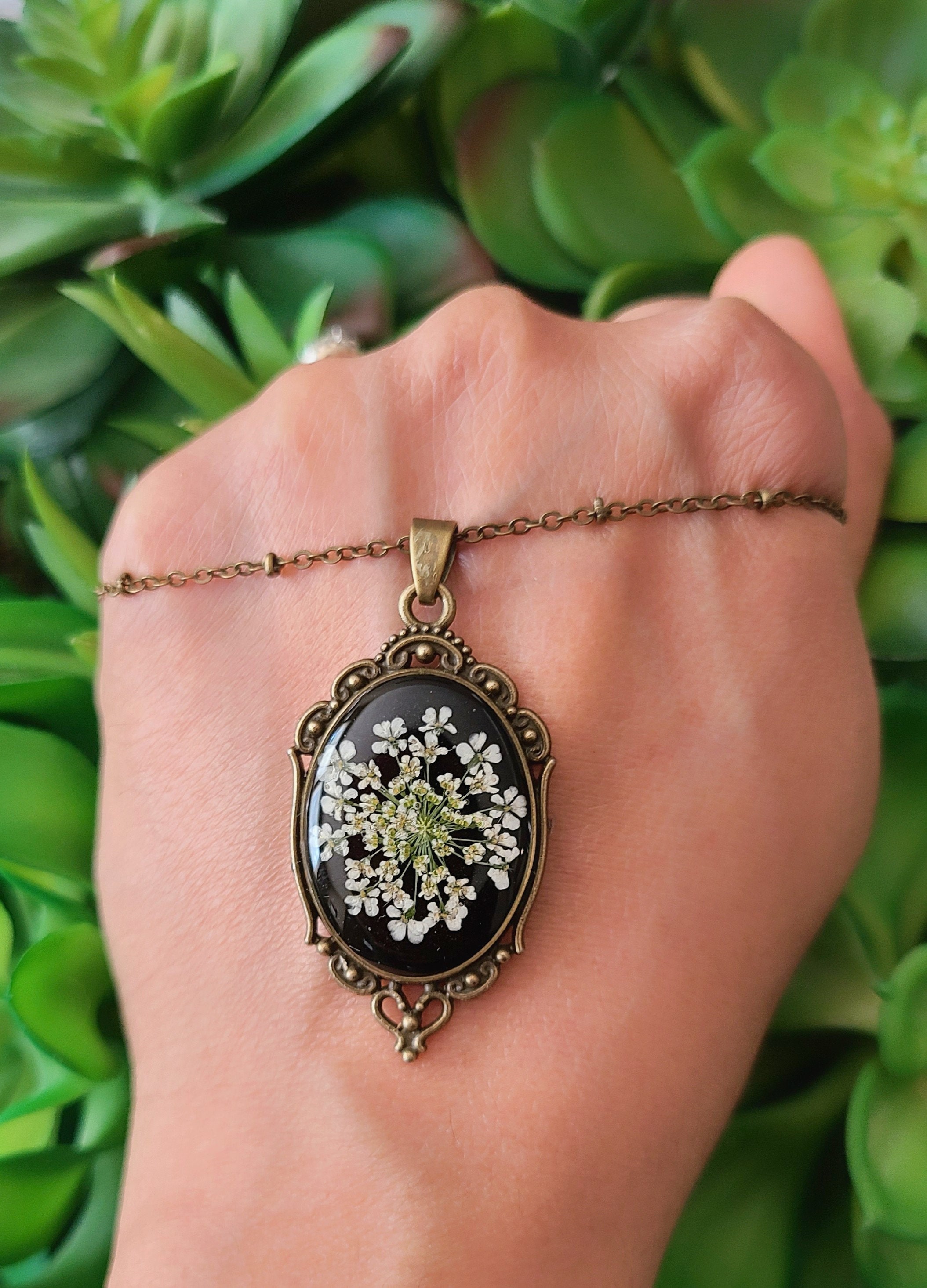 Queen Anne's Lace Necklace,Pressed Flower Jewelry,Birth Real Flower Necklace,Pressed Flower Resin Jewelry,Gift for Her, Delicate Necklace