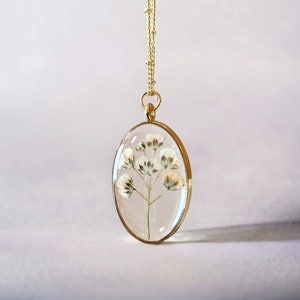 Baby&#39;s Breath Pressed Wildflower Necklace-Gypsophila Resin Necklace-Dried Wildflowers- Handmade-Vintage-Real Flower Christmas Gift-handmade