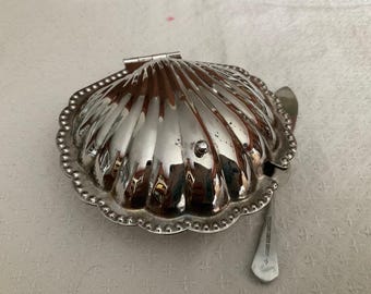 Clam shell butter/caviar dish, silver tone, clear glass insert and butter knife.  Vintage