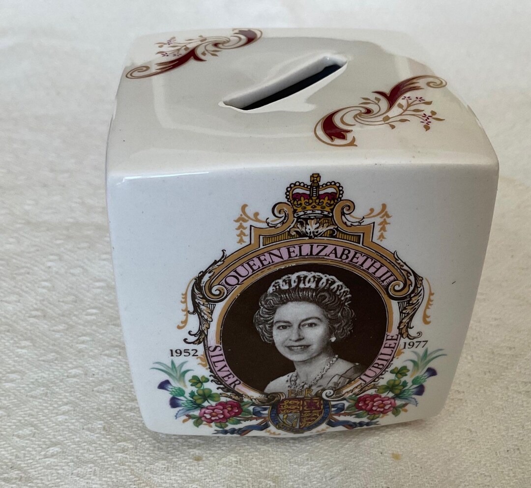 Queen Elizabeth II, Silver Jubilee Money Box, Piggy Bank, 1977 - Etsy