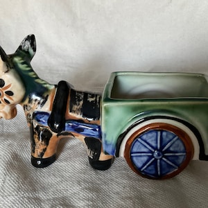 ヴィンテージの日本のキッチュな小さなプランター、ロバとカート、1950 年代
