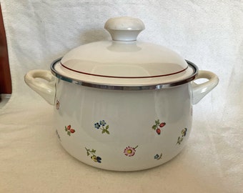 Villeroy & Boch Prinz cooking/stew  pot with lid, Petite Fleur pattern, 3 Quarts, very good condition