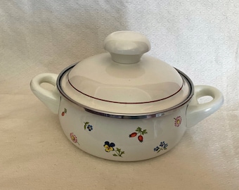 Villeroy & Boch Prinz cooking pot with lid, Petite Fleur pattern, 1 Quart, very good condition