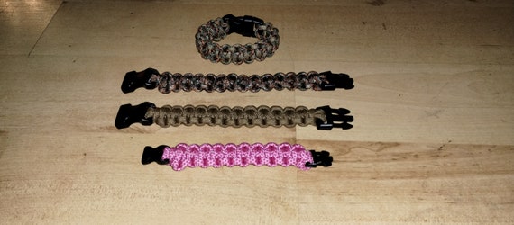 Paracord wristband, Pink Camo Paracord bracelet, 550 lb Paracord, with small clip for fashion and comfort.