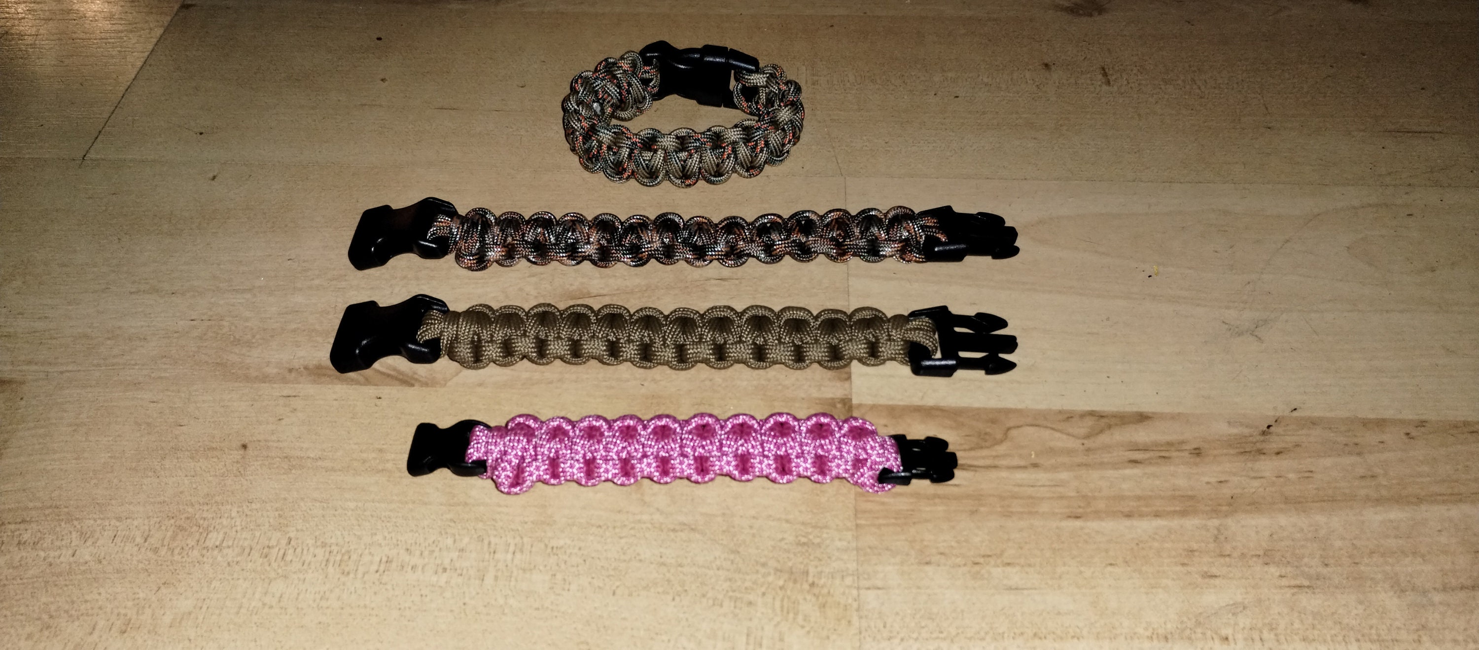 Dragon's Teeth Paracord Bracelet : 4 Steps (with Pictures) - Instructables