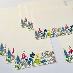 Imágenes de flores silvestres vintage. Juego de escritura de cartas, tema de primavera, juego de papel de escritura, papelería hecha a mano.