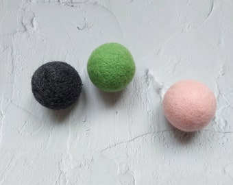 Vibrant Woolen Balls, Endless Amusement for Pets, Felted Pet Balls, Ideal for Paws of All Sizes, Pet-Friendly Felt Toys
