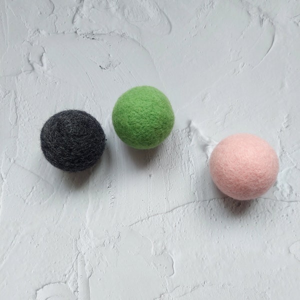 Vibrant Woolen Balls, Endless Amusement for Pets, Felted Pet Balls, Ideal for Paws of All Sizes, Pet-Friendly Felt Toys