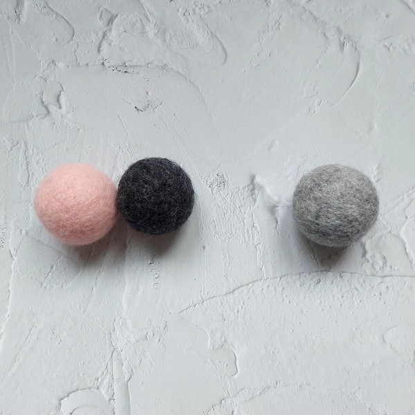 Gentle Felt Balls, Entertaining Essentials for Your Fur Babies, Woolen Pet Toys, Perfect for Playful Cats and Small Dogs