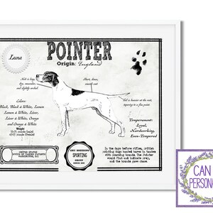 Peut inclure: Illustration vintage en noir et blanc d'un chien de race Pointer avec le nom "Laina" et des informations sur la race. Le texte indique "POINTER Origin: England". L'image comprend une empreinte de patte et le texte "CAN BE PERSONALIZED".