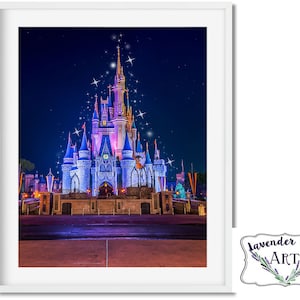Schöner Kunstdruck von Cinderella Castle at Magic Kingdom - Leuchtend mit einer Kaskade von Sternen. Disney Home Decor Wand Kunst Poster! Tolles Geschenk!