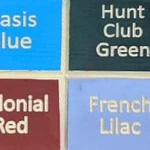 K&ouml;nnte beinhalten: Eine Farbkarte mit 12 Farben, darunter Espresso, Mitternachtsblau, Oasenblau, Jagdclub Gr&uuml;n, Moosgr&uuml;n, Sommersquash, Canyon Schwarz, Anthrazitgrau, Kolonialrot, Franz&ouml;sisch Lila, Rustikal Orange und Elfenbeinseide.