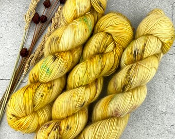 Merino/Linen Blend SW Fingering Weight | Golden Delicious | Hand Dyed Yarn | Superwash wool