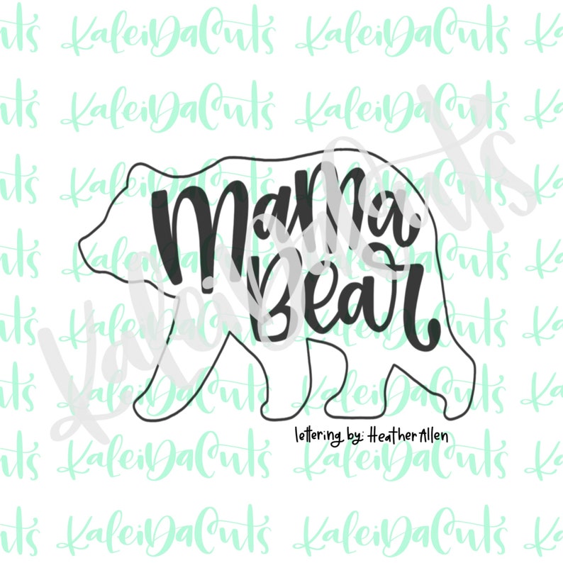 Peut inclure: Une silhouette noire et blanche d'un ours avec le texte "Mama Bear" &agrave; l'int&eacute;rieur de la silhouette.