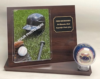 Cherry Finish Holz Baseball & 100x160 Foto Vitrine: Graviertes Namensschild