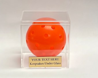 Vitrine acrylique pour pickleball avec support personnalisé pour une seule balle - Gravure personnalisée gratuite