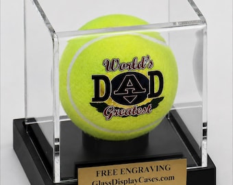 Gepersonaliseerde acrylvitrine voor tennisbal: aangepaste standaard. Gegraveerd naamplaatje.
