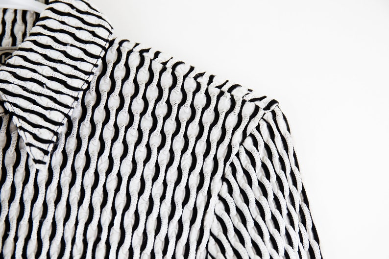 Vintage Black /& White Abstract Design Psychedelic Knit Stretchy Collared Polo ls Top size Small