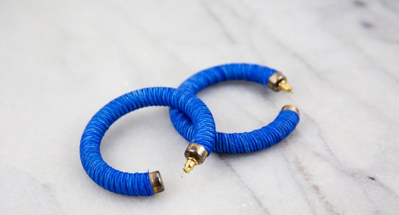Vintage Cobalt Blue Round Hoop Earrings - image 4