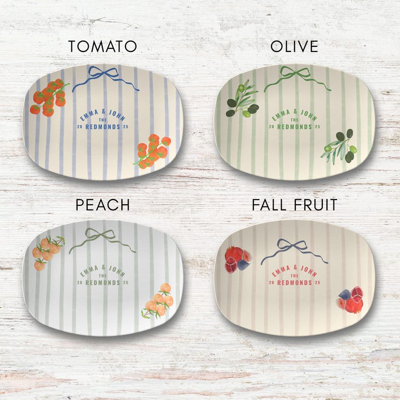 Puede incluir: Cuatro fuentes ovaladas con dise&ntilde;os de frutas y texto. Cada fuente tiene una ilustraci&oacute;n de fruta diferente: tomate, aceituna, melocot&oacute;n y fruta de oto&ntilde;o. El texto dice "EMMA & JOHN THE 20 REDMONDS 25". Las fuentes tienen fondos a rayas.