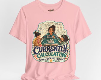 Camiseta "Actualmente calculando mientras miro amigablemente" para jugar Mahjong, camiseta divertida para clubes de Mahjong, regalo para amantes del Mahjong, camiseta para noches de juegos.